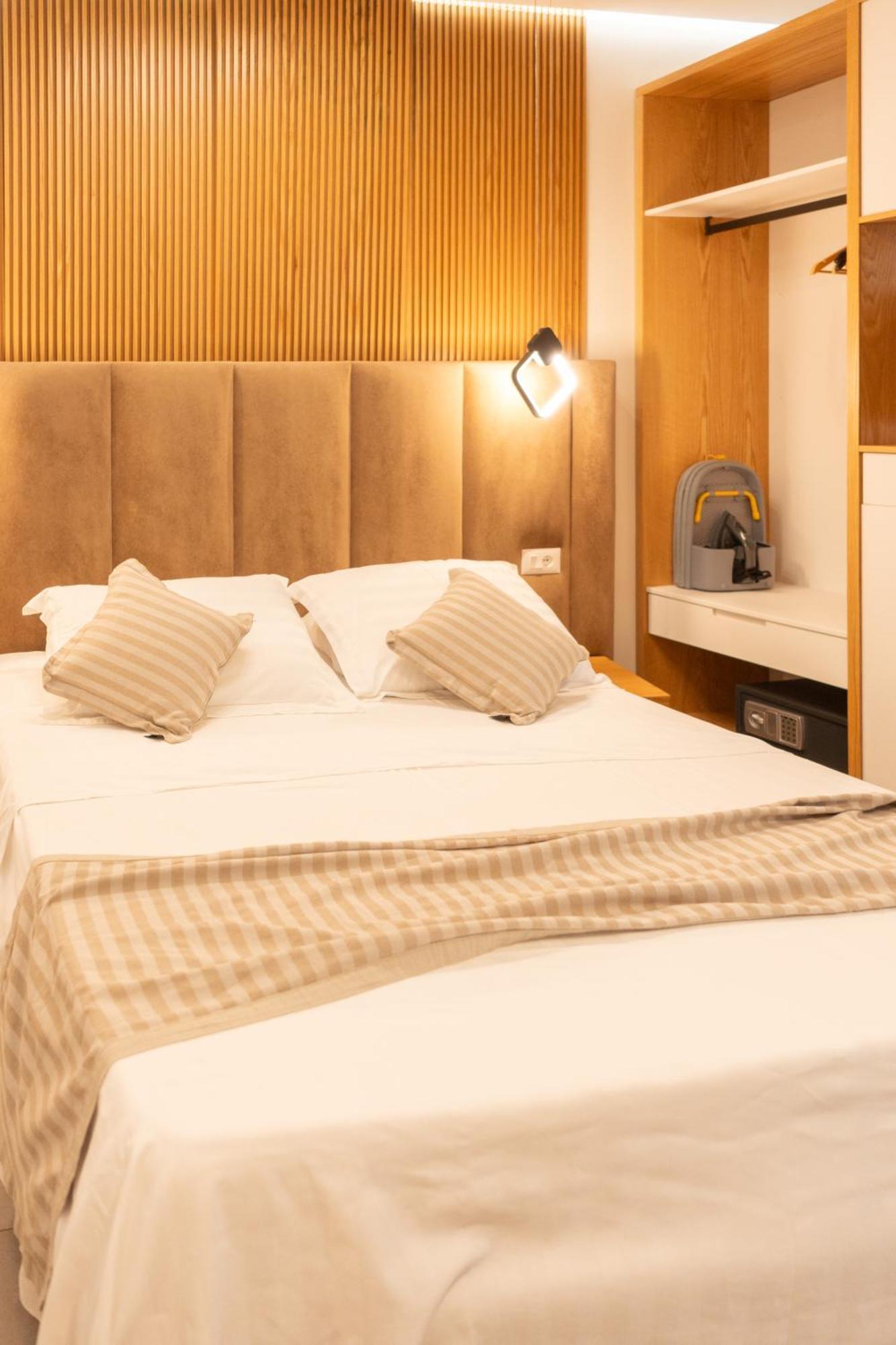 Luna Mare Seaside Suites Borsh Esterno foto