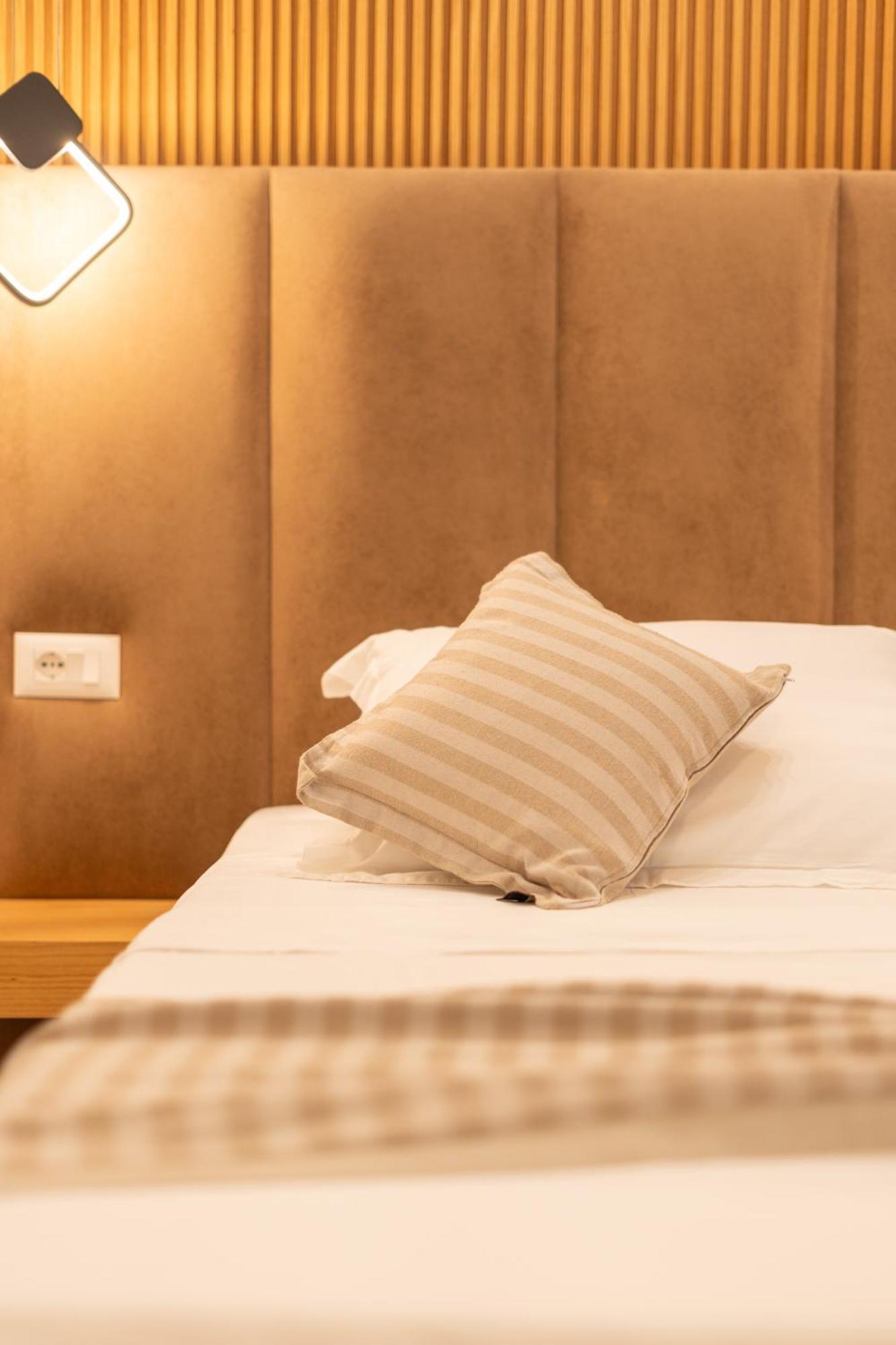 Luna Mare Seaside Suites Borsh Esterno foto