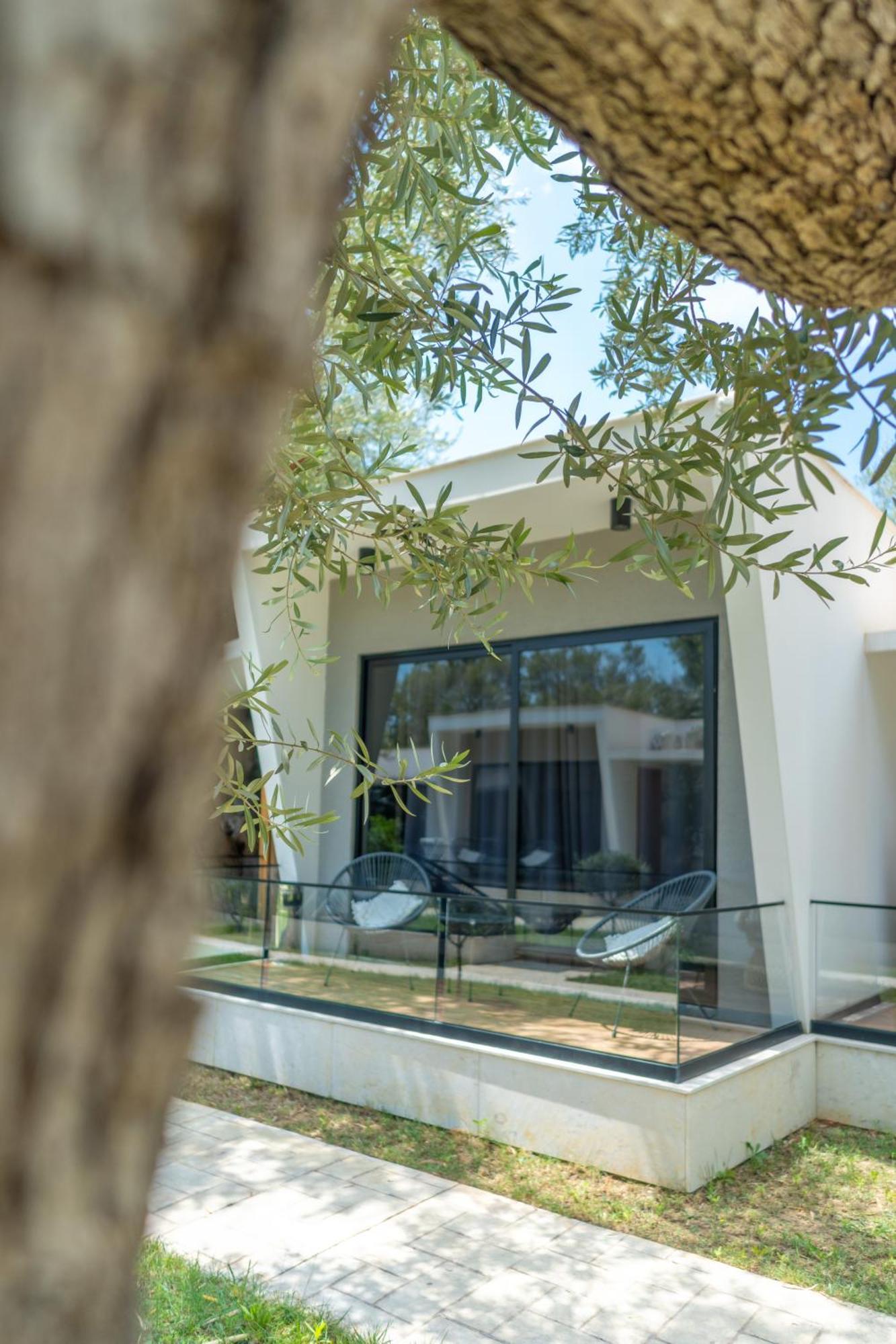 Luna Mare Seaside Suites Borsh Esterno foto