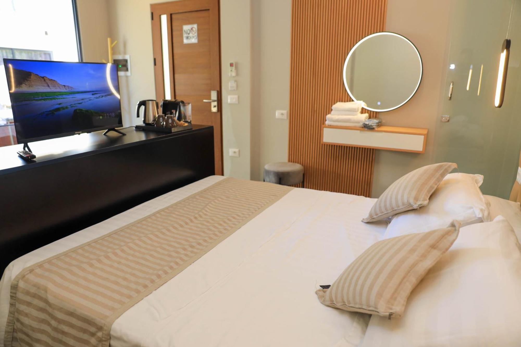 Luna Mare Seaside Suites Borsh Esterno foto