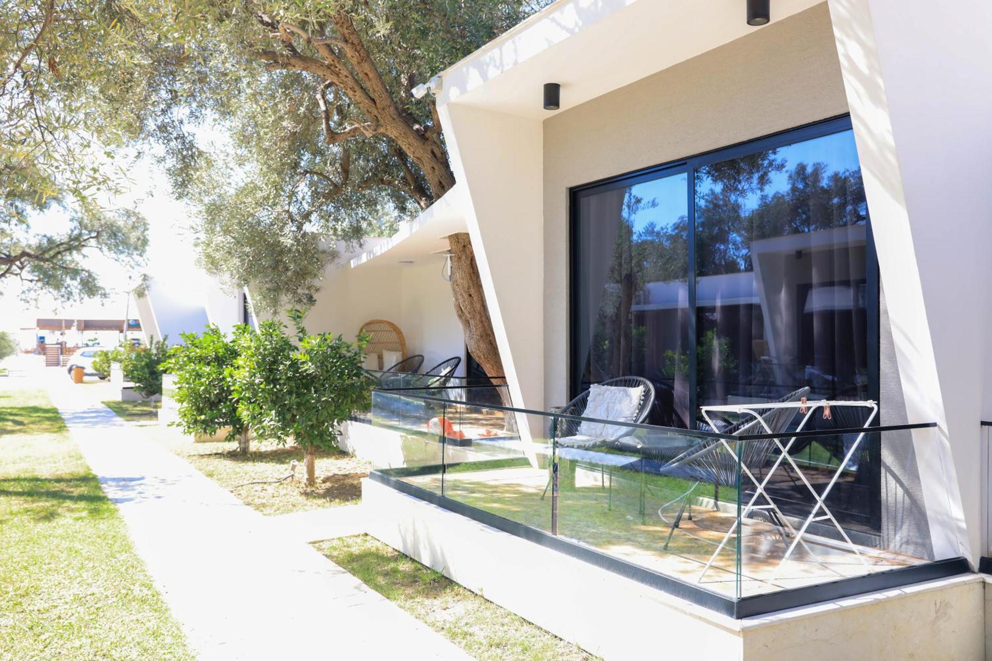 Luna Mare Seaside Suites Borsh Esterno foto
