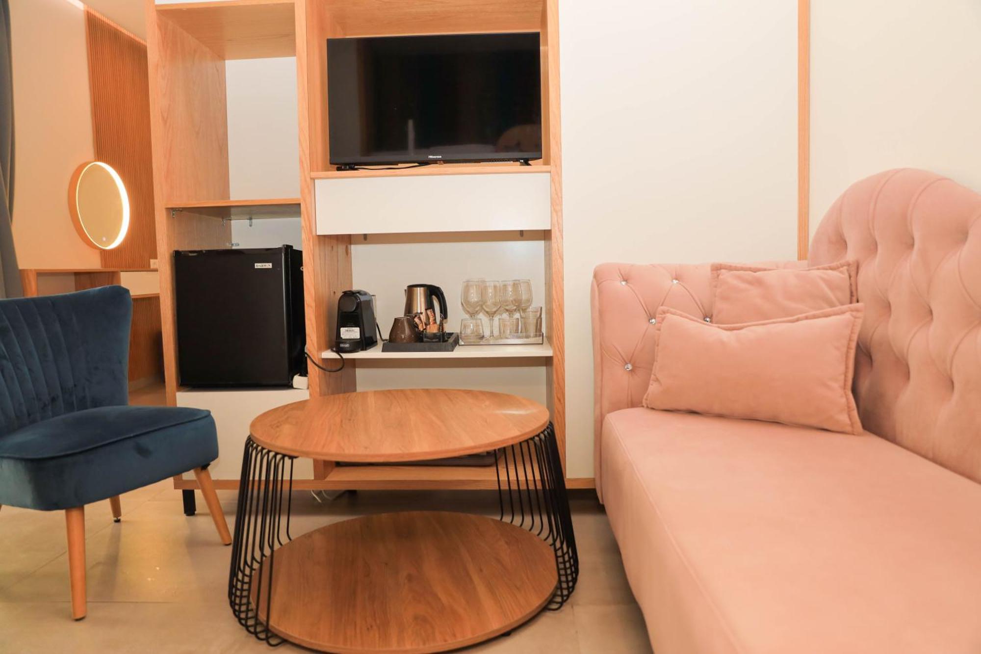 Luna Mare Seaside Suites Borsh Esterno foto