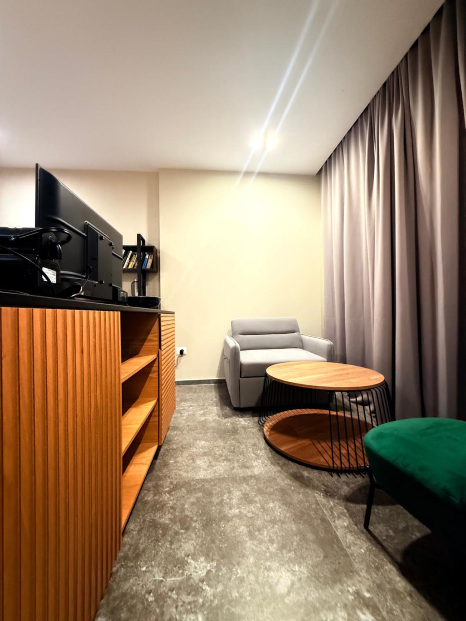 Luna Mare Seaside Suites Borsh Esterno foto